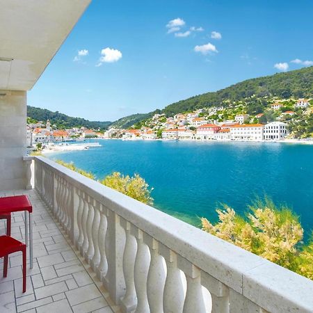 Beautiful Home In Pucisca With Wifi Экстерьер фото