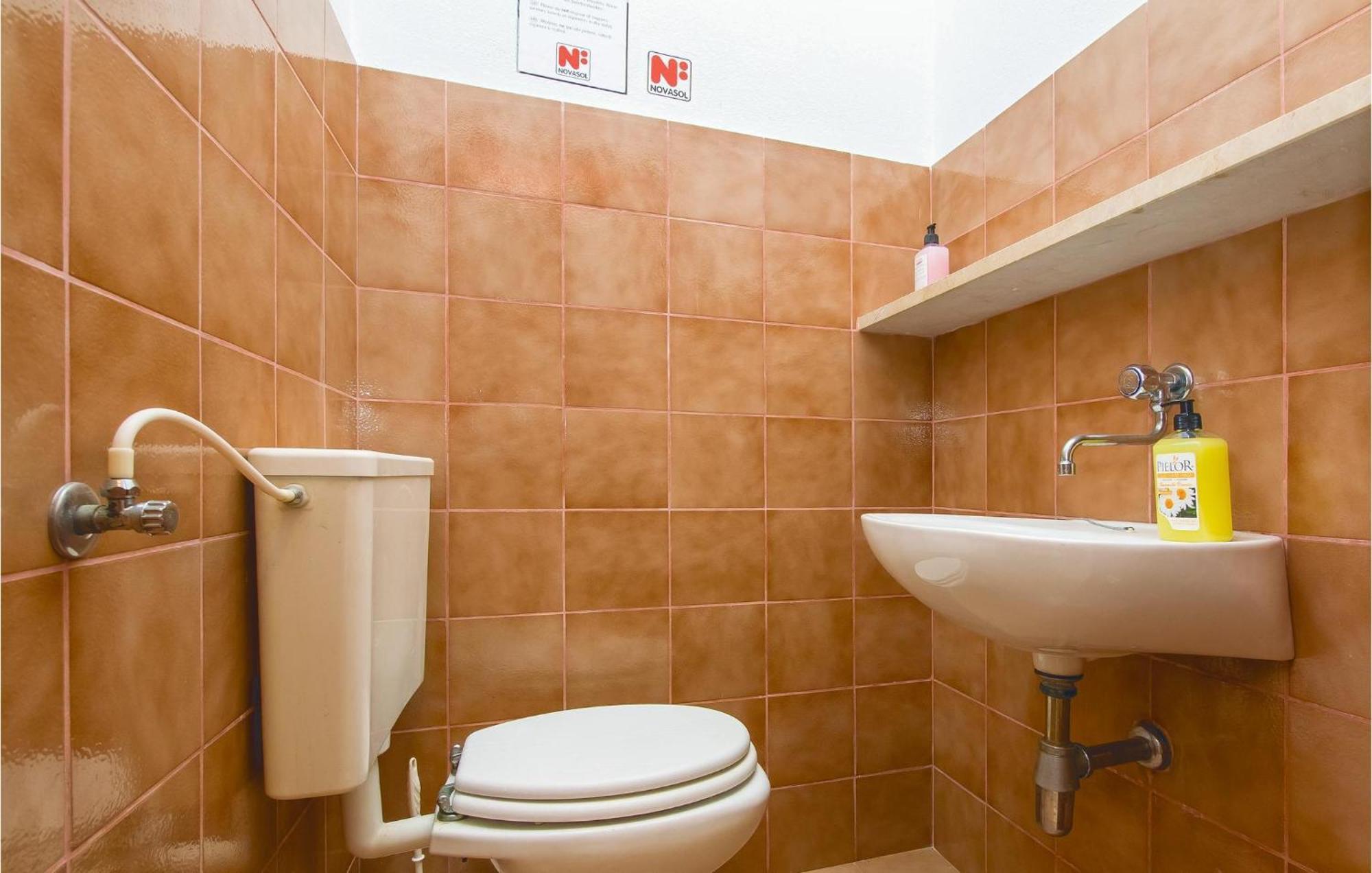 Beautiful Home In Pucisca With Wifi Экстерьер фото