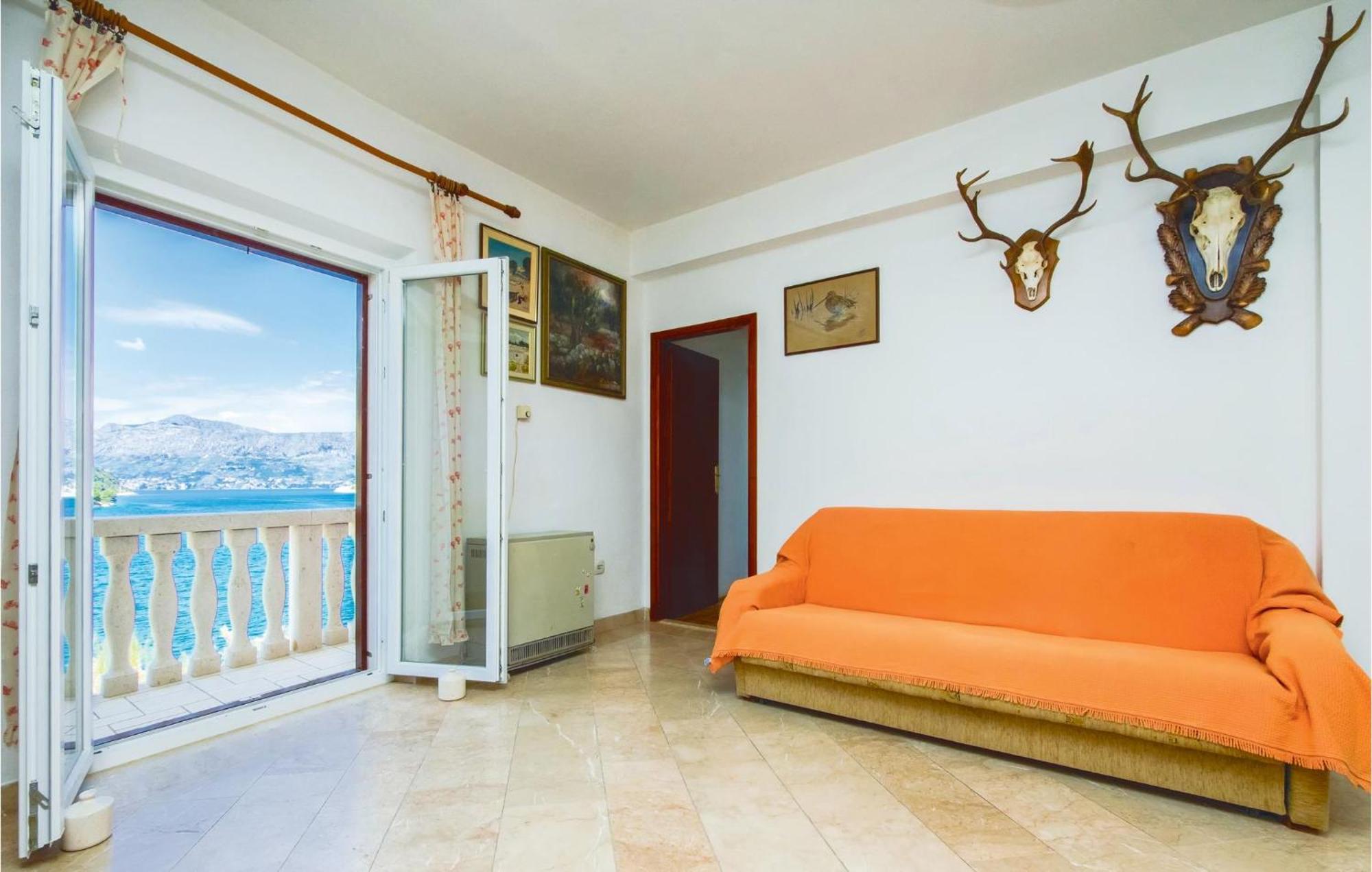 Beautiful Home In Pucisca With Wifi Экстерьер фото