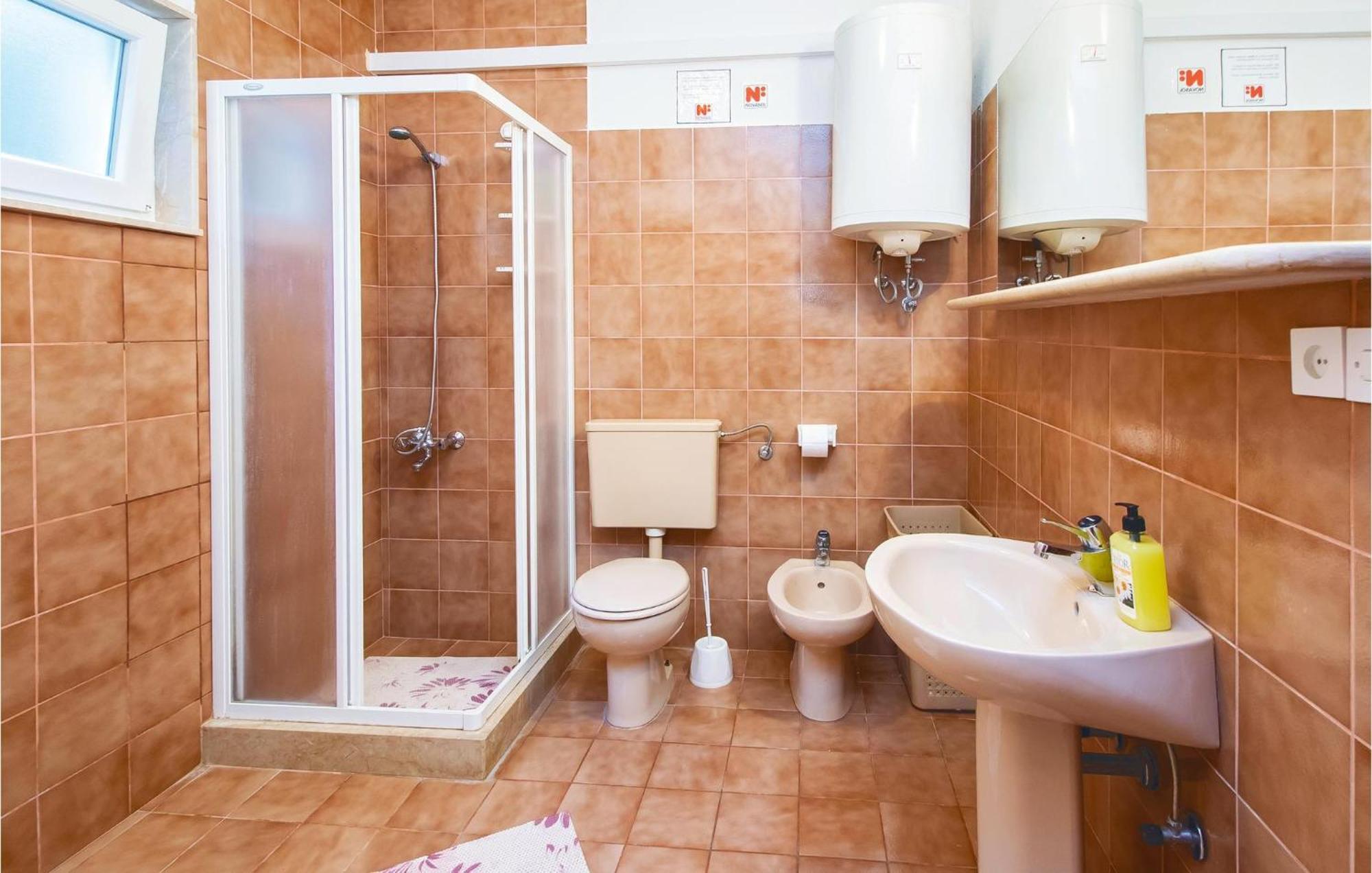 Beautiful Home In Pucisca With Wifi Экстерьер фото