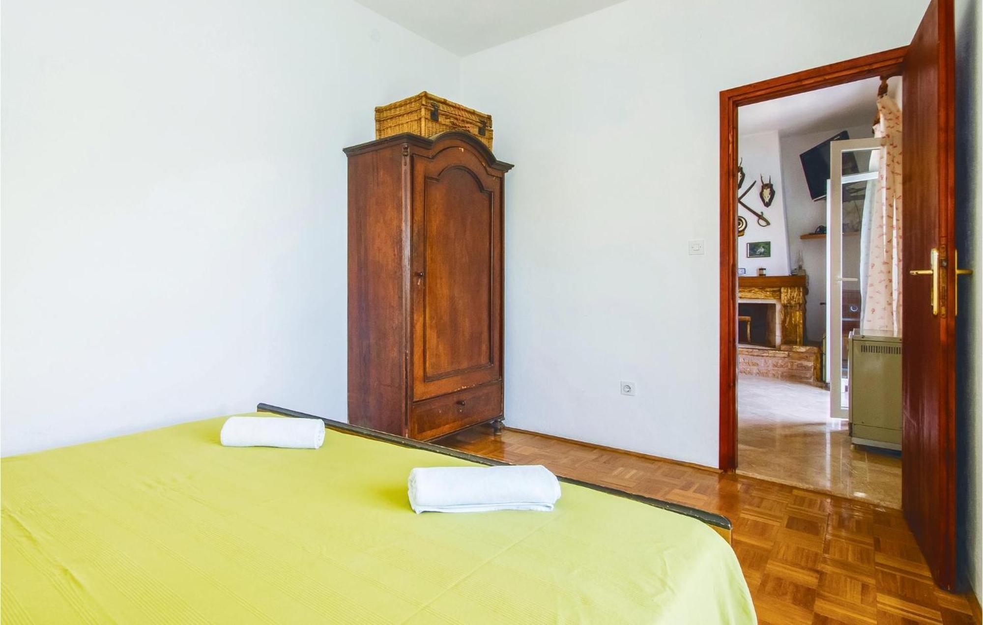 Beautiful Home In Pucisca With Wifi Экстерьер фото