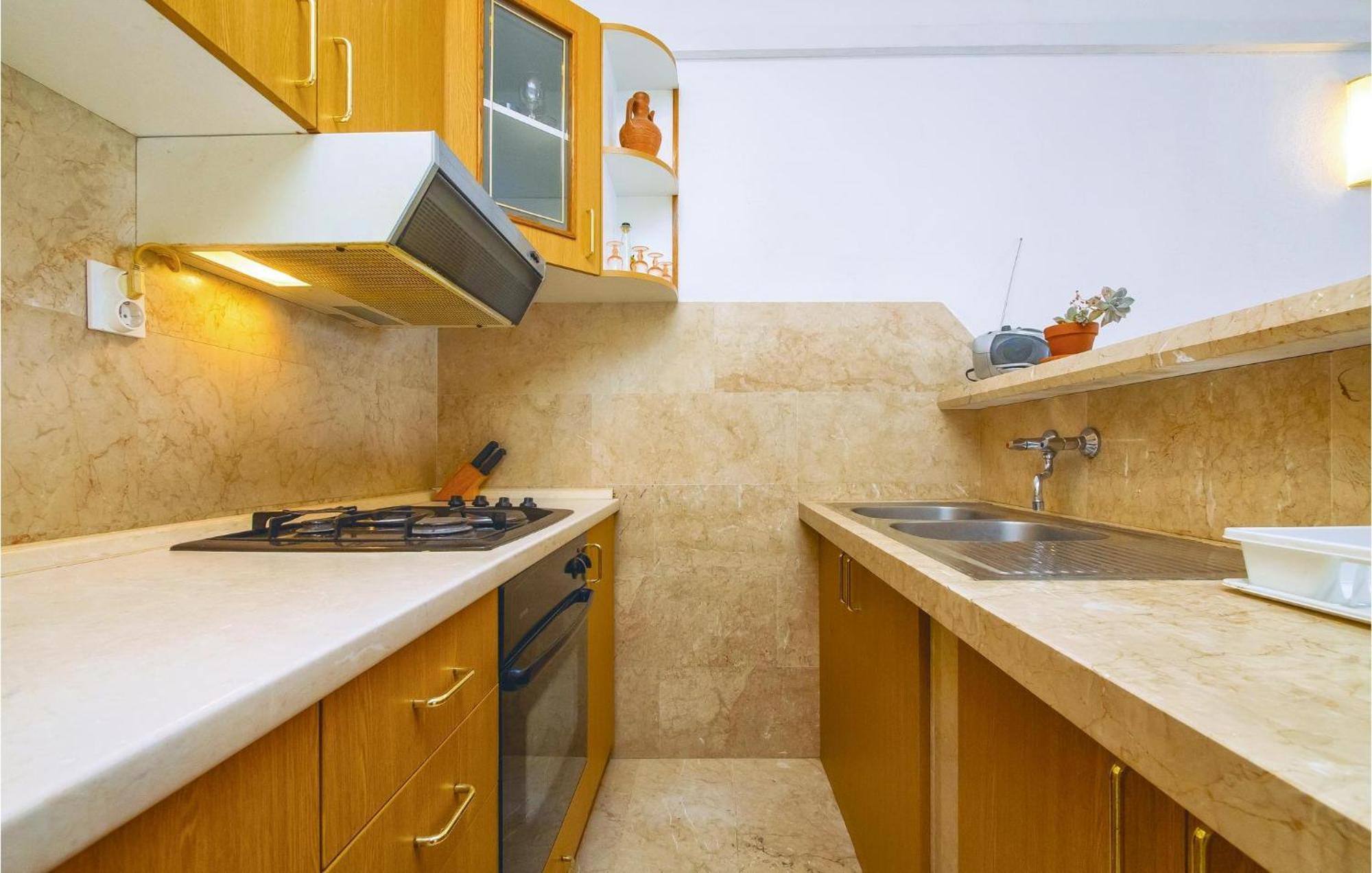 Beautiful Home In Pucisca With Wifi Экстерьер фото