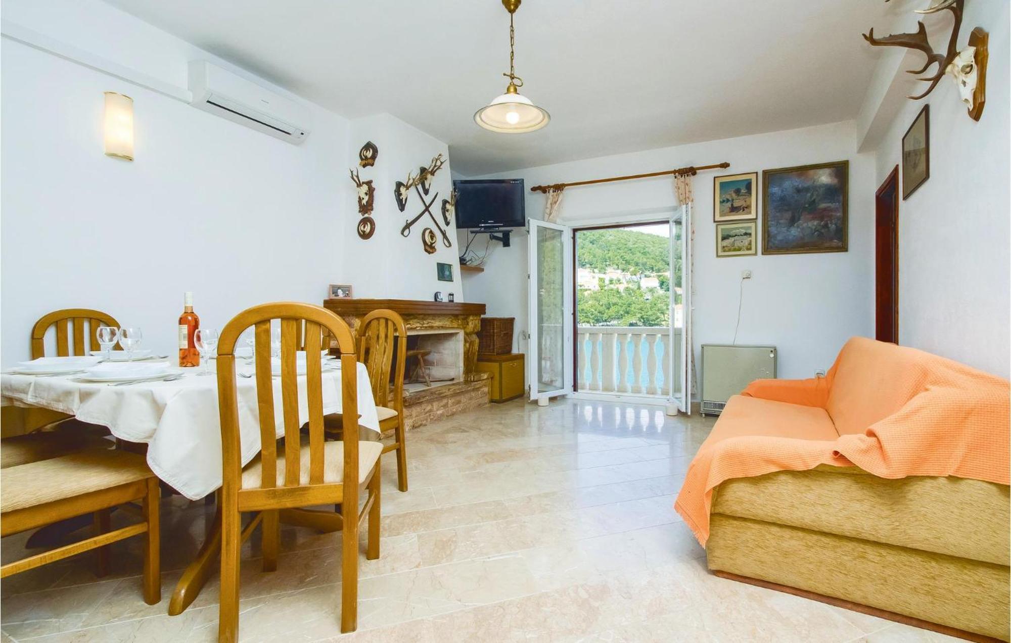 Beautiful Home In Pucisca With Wifi Экстерьер фото